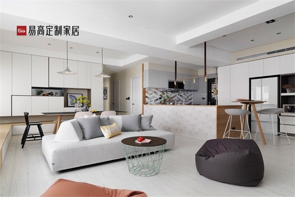 全屋定制和成品家具哪個好？